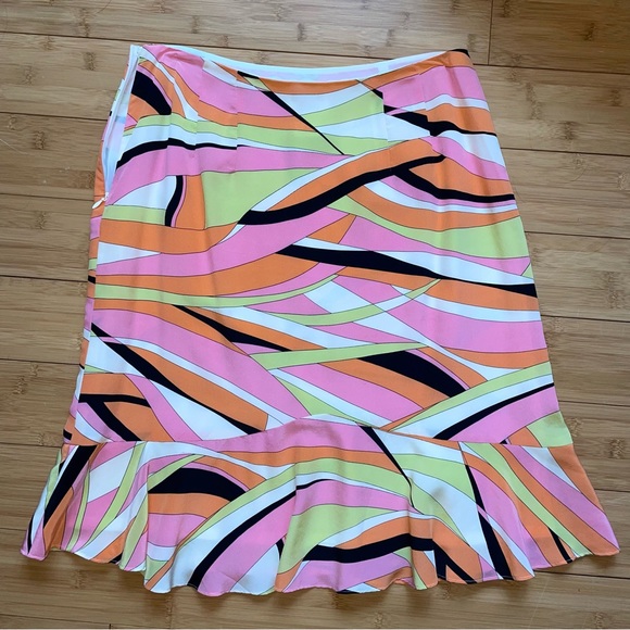 Talbots skirt, pure silk size 10. Geometric pattern, side zipper and button. - Picture 2 of 6